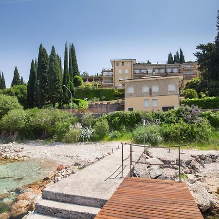 Leonardo Walsh Apartment With Lake View Torri Del Benaco Exterior photo